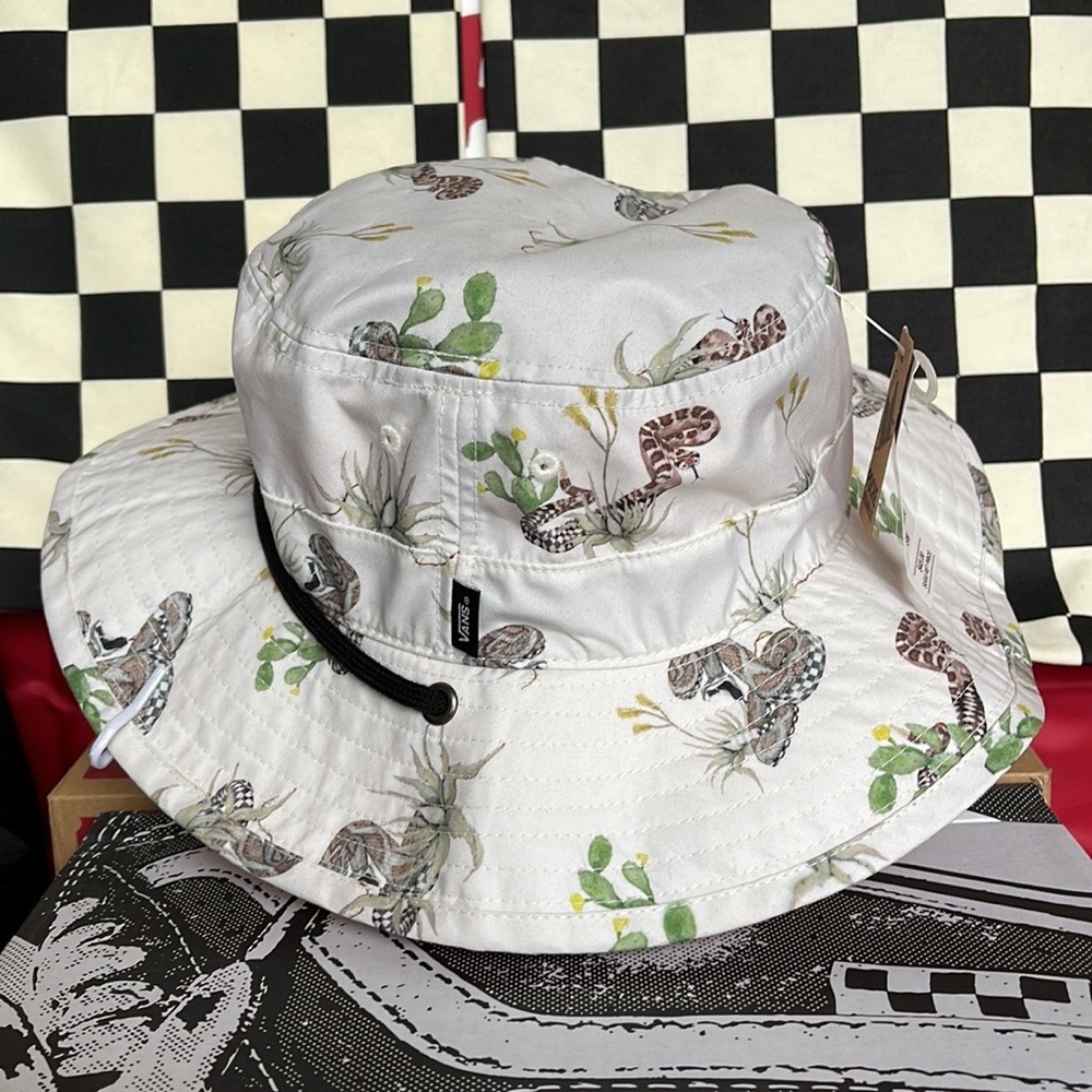 Vans BOONIE BUCKET HAT
COLOR - ANTIQUE WHITE
Desert Snake - Picture 6 of 16